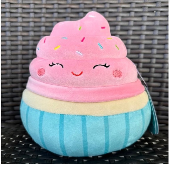 8” Squishmallows Cupcake Dierdre NWT. - Picture 1 of 3